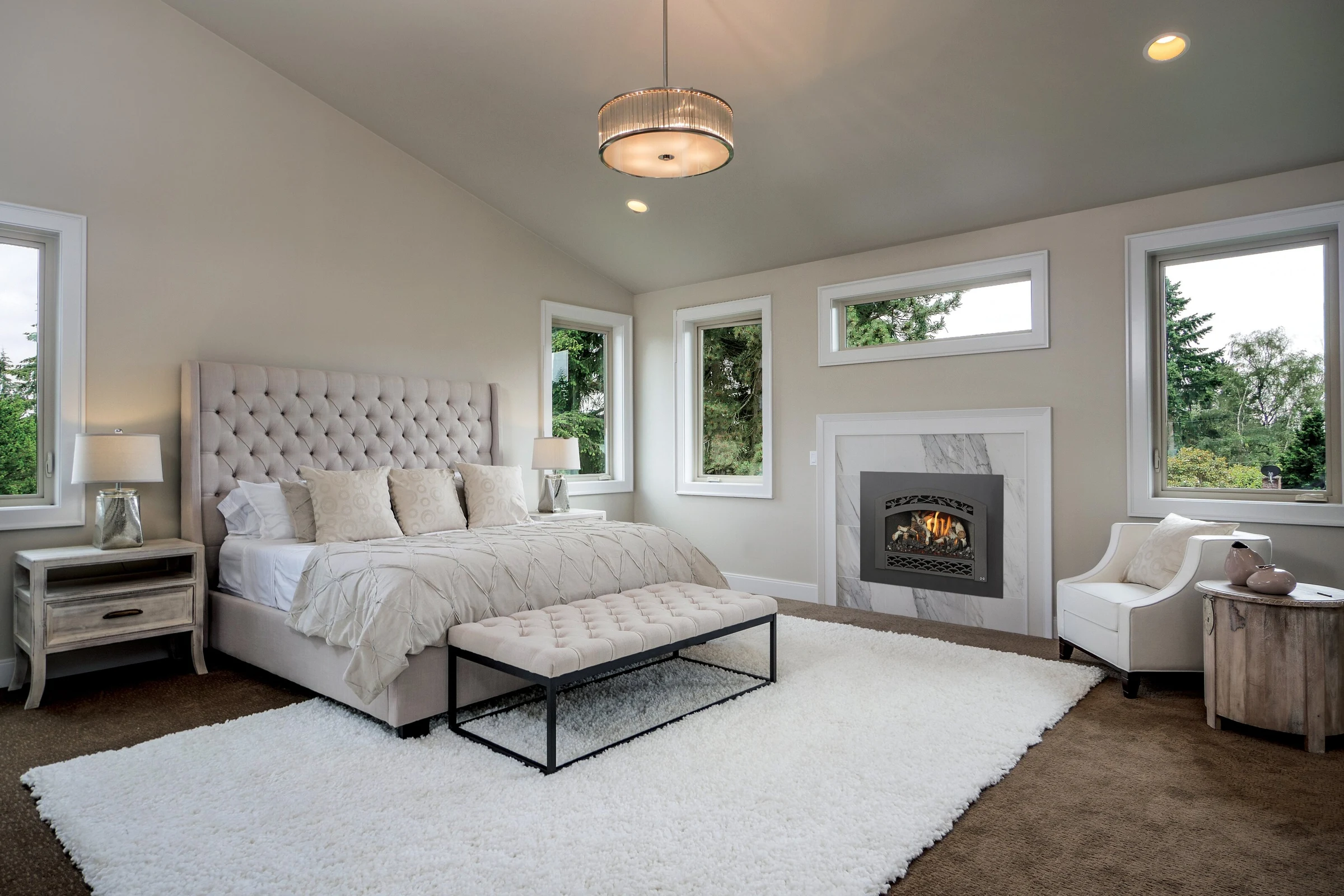 Fireplace Xtrordinair 32 DVS gas insert in a modern fireplace surround in a bright living room.