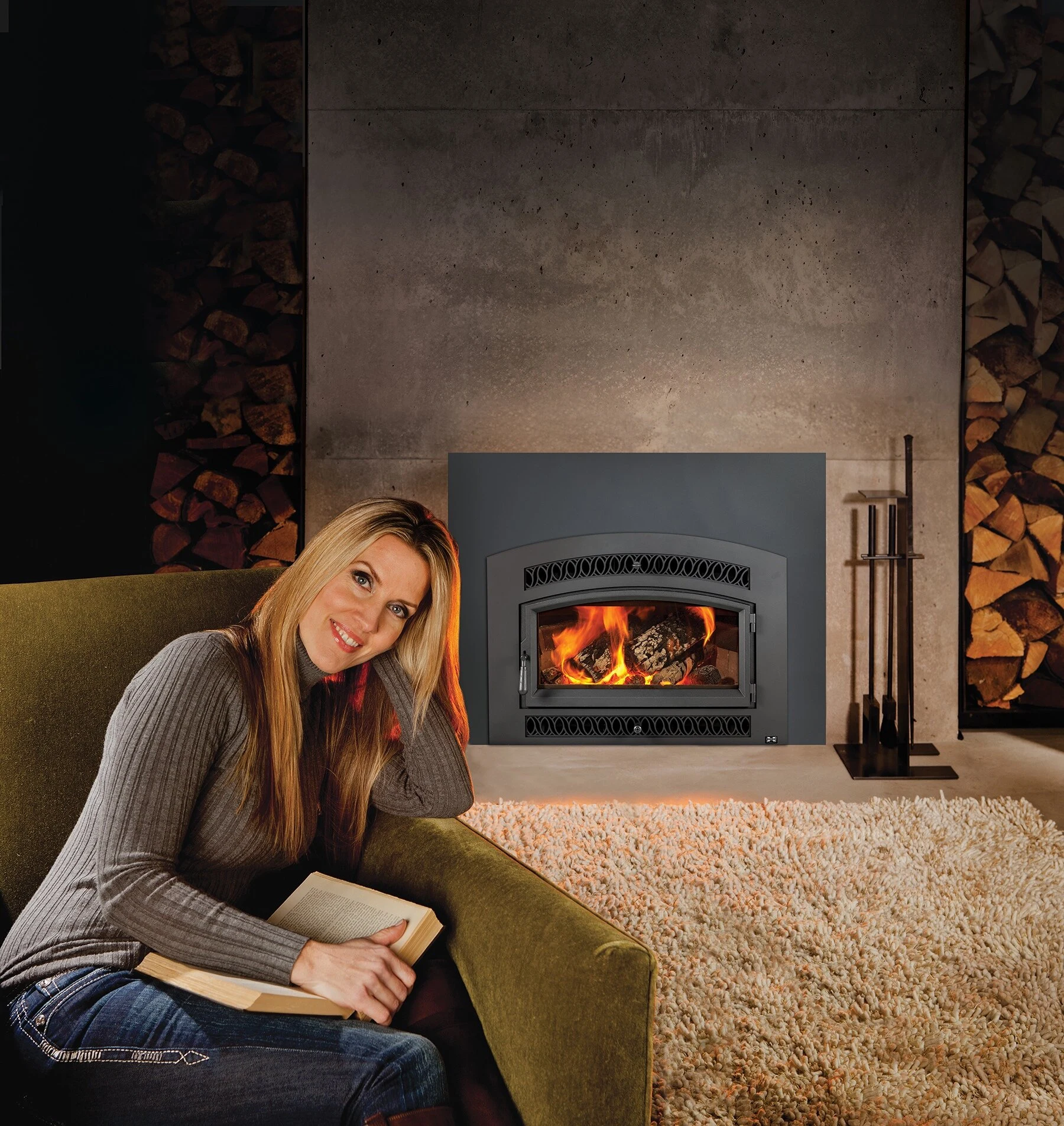 Fireplace Xtrordinair Medium Flush NexGen-Hybrid wood insert with arched face in a cozy living room setting.