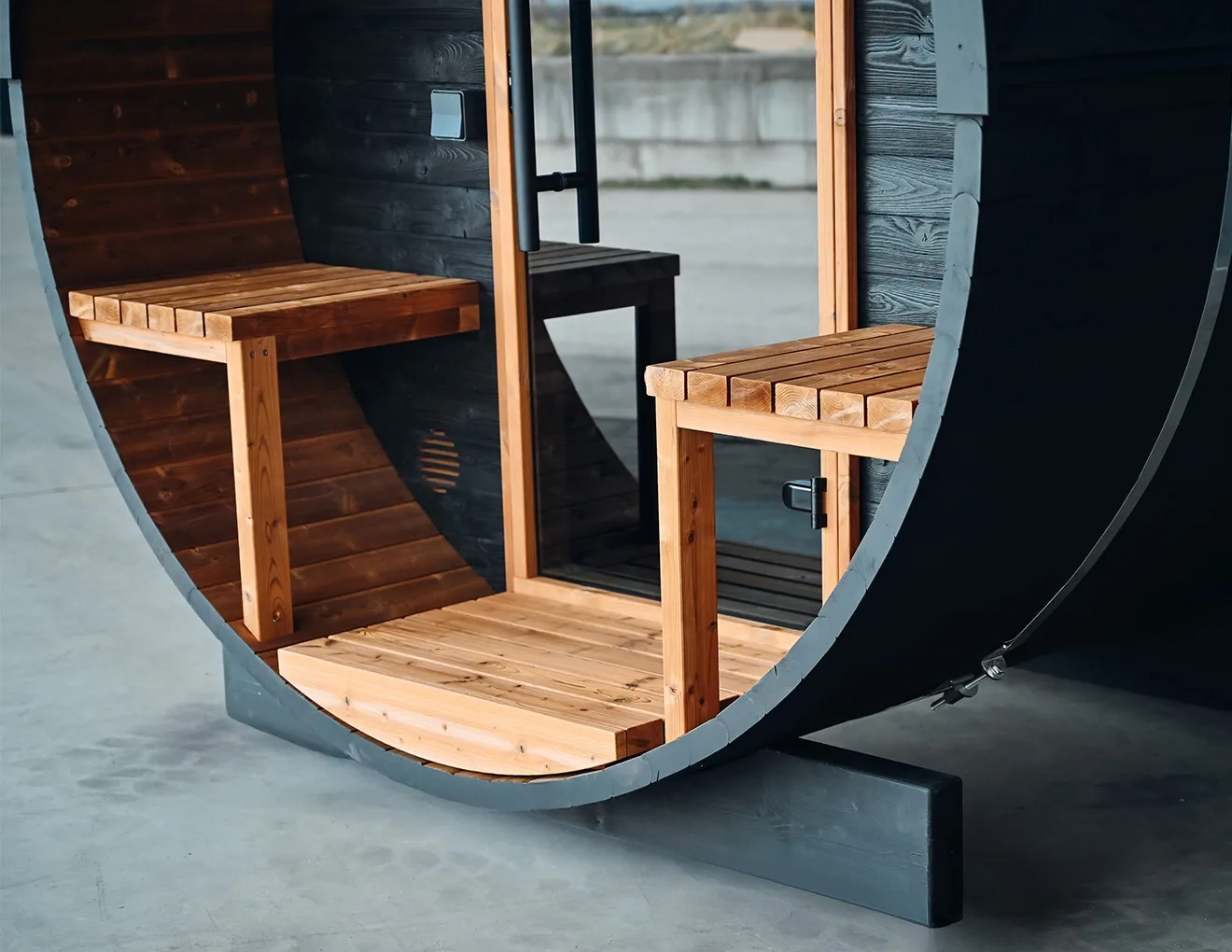 Thermory Ignite Barrel Sauna porch with built-in benches