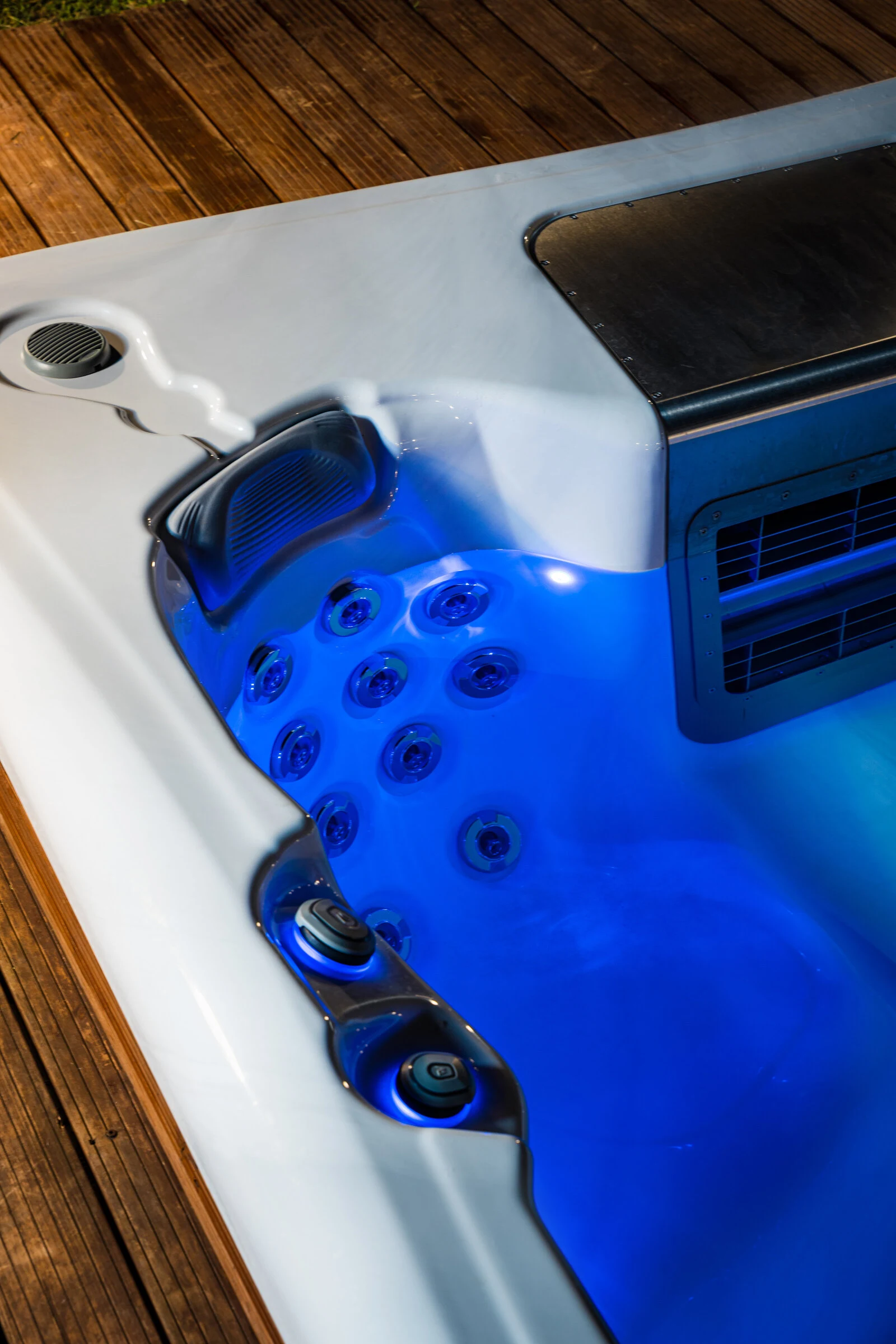 Wellis Amazonas W-Flow swim spa near North Idaho and Coeur d'Alene