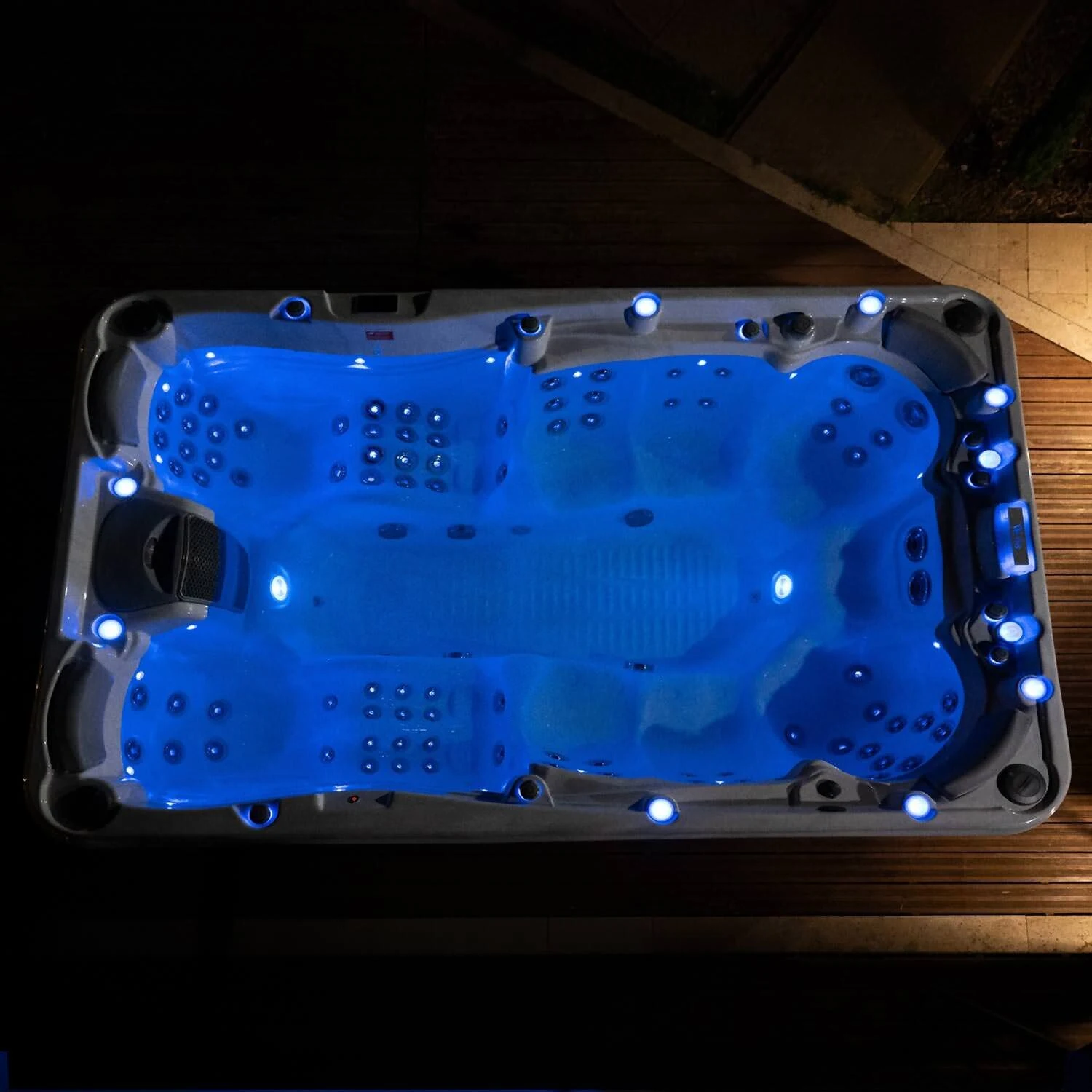 Wellis Olympus Life hot tub near Eastern Washington and Spokane