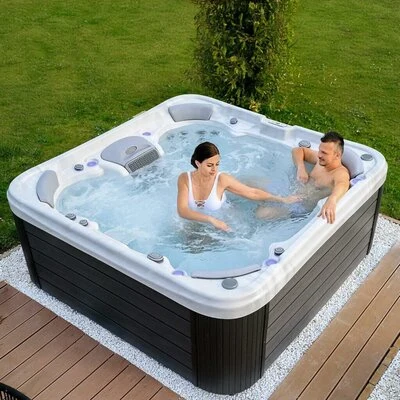 Wellis Vienna hot tub in Coeur d'Alene, Idaho