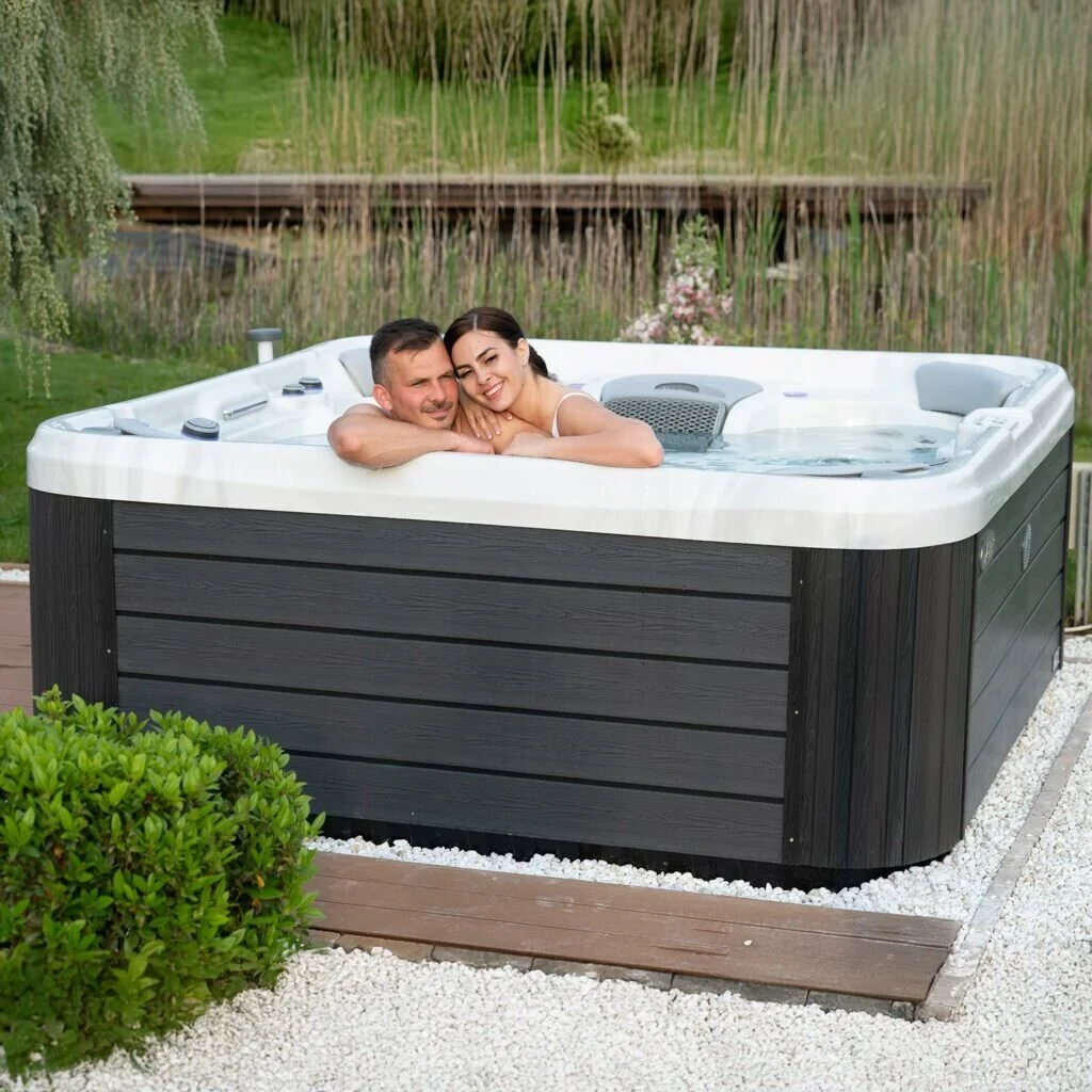 Wellis Vienna Life hot tub near Coeur d'Alene and Washington
